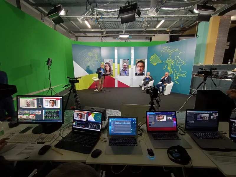 regia live streaming per webinar in studio